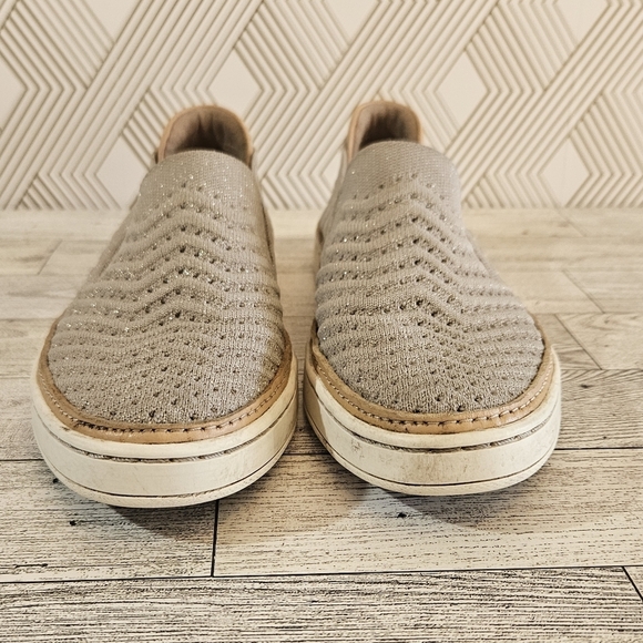 UGG Sammy Wavy Sneaker Slip-On Loafers Knit Upper Glittery Sparkle Size 6 - Picture 2 of 9